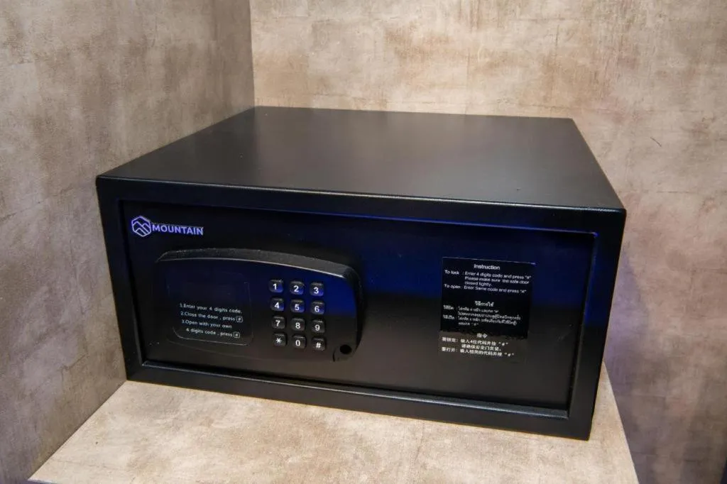 The Globe Hotel, Bar & Restaurant