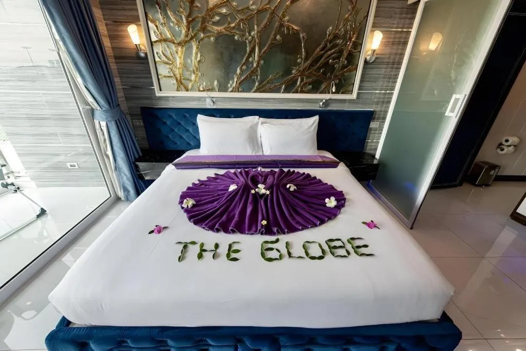 Bed in The Globe Hotel, Bar & Restaurant
