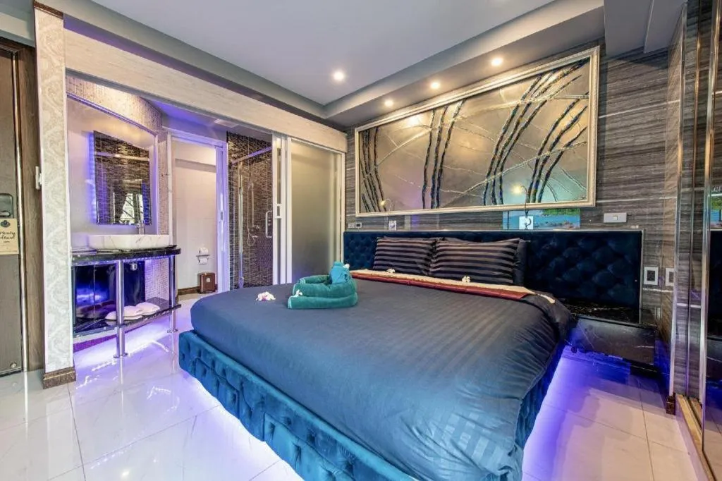 Bed in The Globe Hotel, Bar & Restaurant