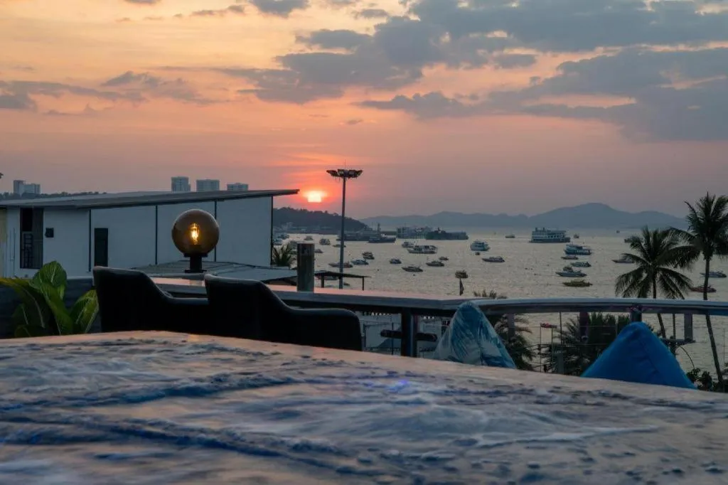 The Globe Hotel, Bar & Restaurant