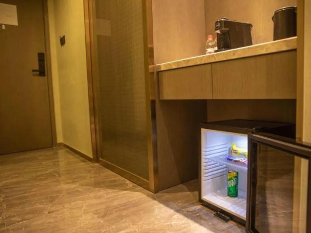 Yinhu Junyi Hotel（Wildlife Park）