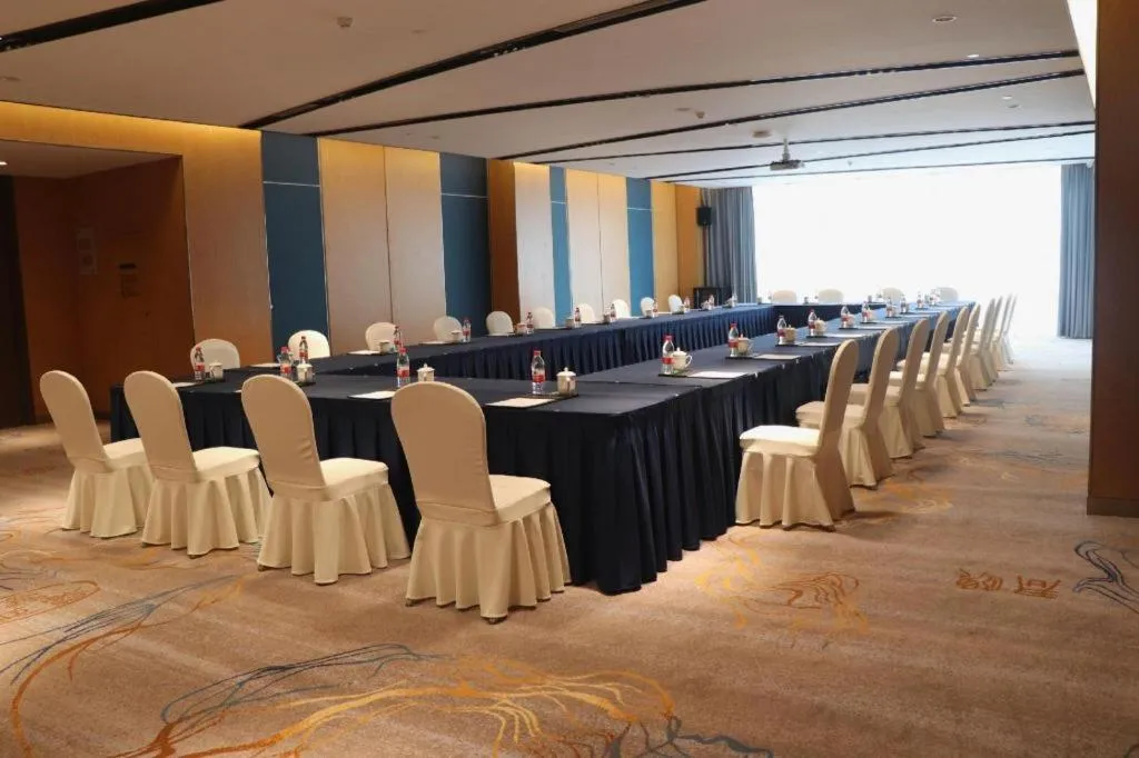 Yinhu Junyi Hotel（Wildlife Park）