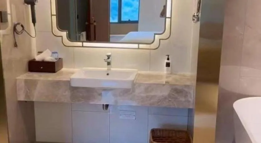 Yinhu Junyi Hotel（Wildlife Park）