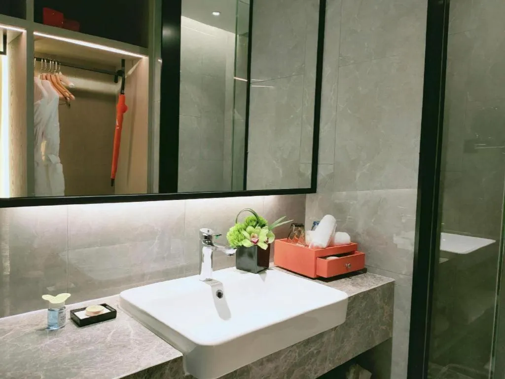 Yinhu Junyi Hotel（Wildlife Park）