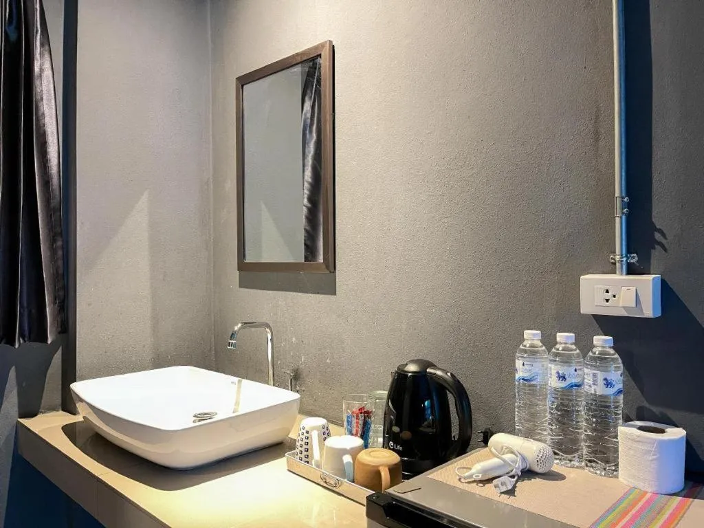 Warehouse18 Pool Cafe Resort