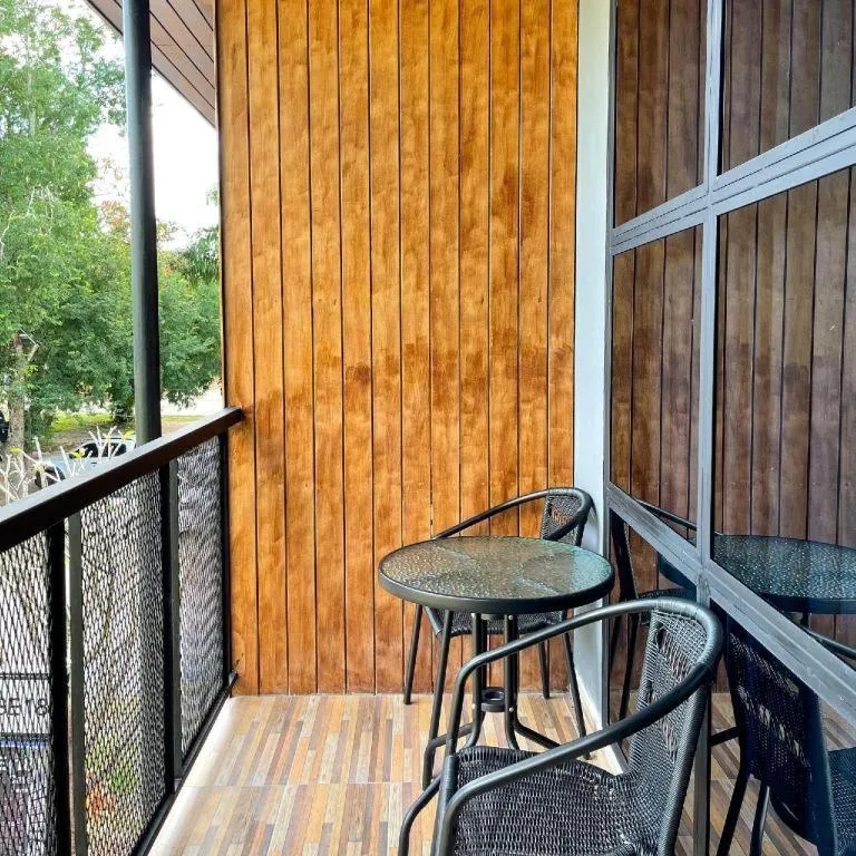 Warehouse18 Pool Cafe Resort