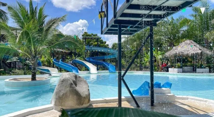 Warehouse18 Pool Cafe Resort