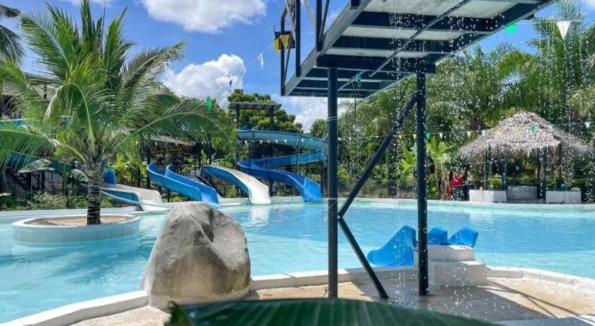 Warehouse18 Pool Cafe Resort