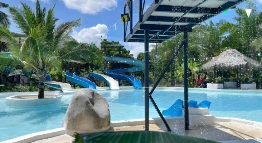 Warehouse18 Pool Cafe Resort