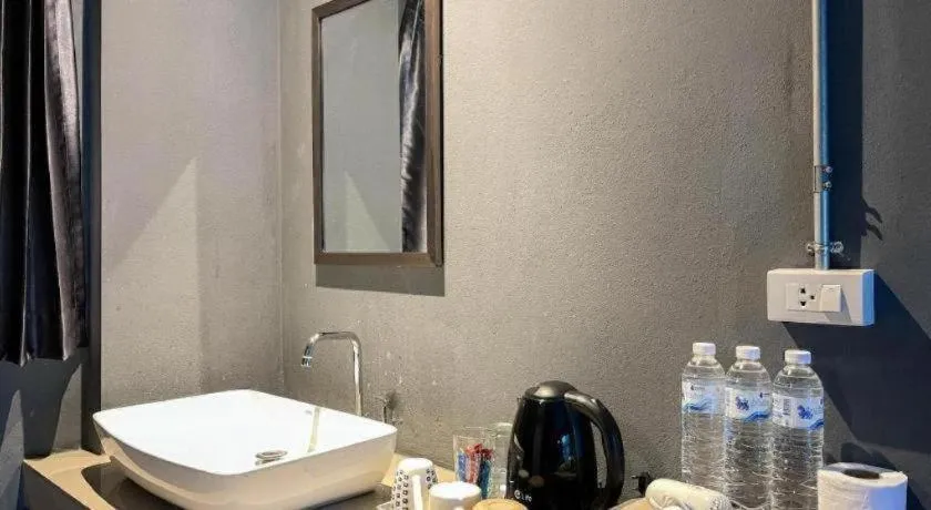 Warehouse18 Pool Cafe Resort