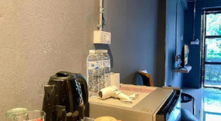 Warehouse18 Pool Cafe Resort