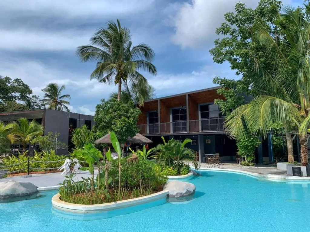 Warehouse18 Pool Cafe Resort