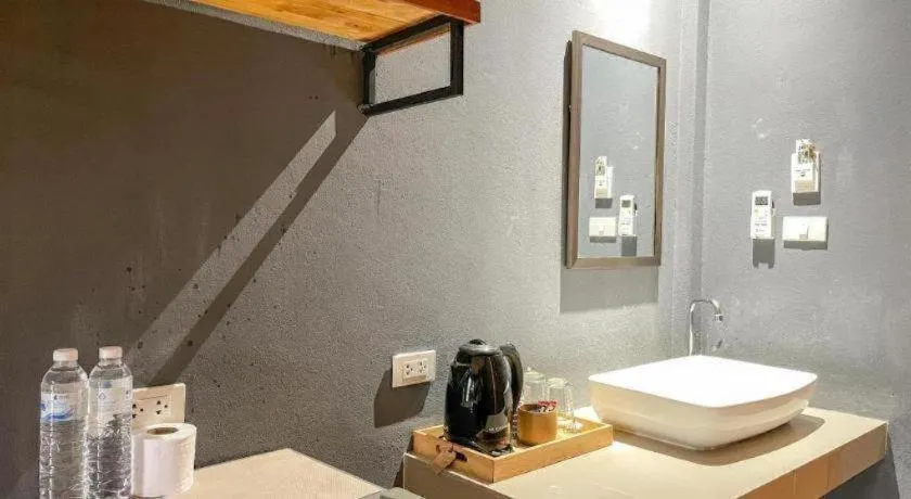 Warehouse18 Pool Cafe Resort