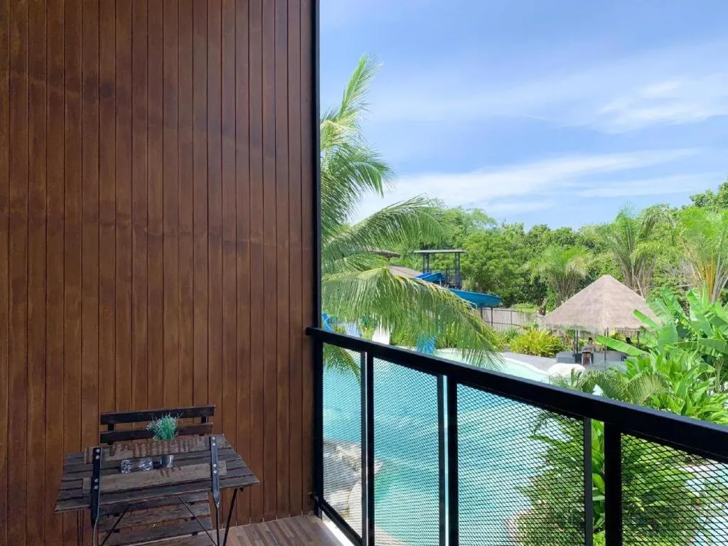 Warehouse18 Pool Cafe Resort