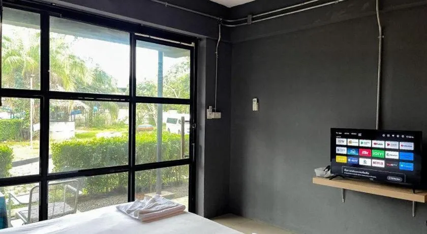 Warehouse18 Pool Cafe Resort