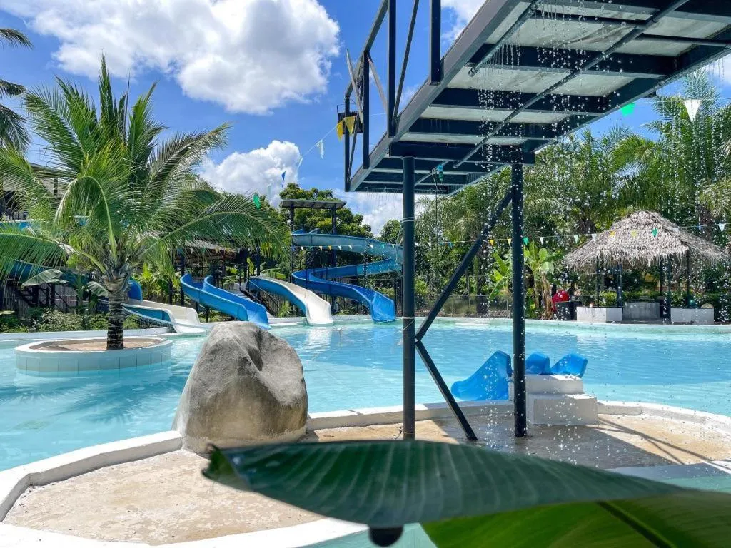 Warehouse18 Pool Cafe Resort