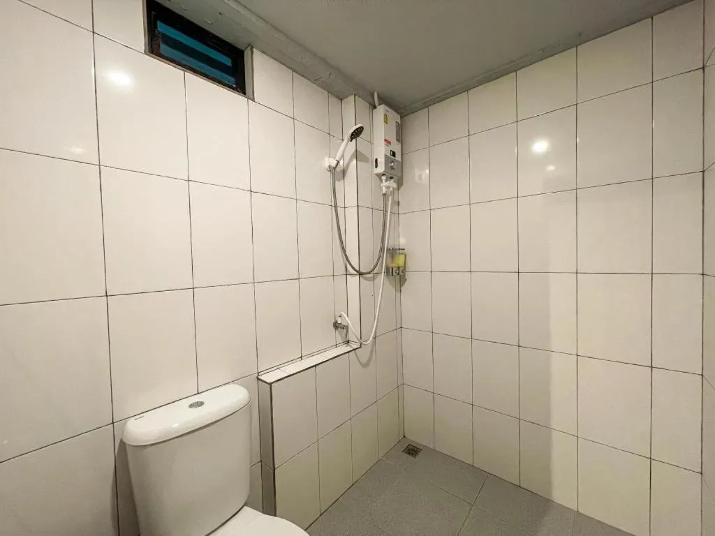 Warehouse18 Pool Cafe Resort