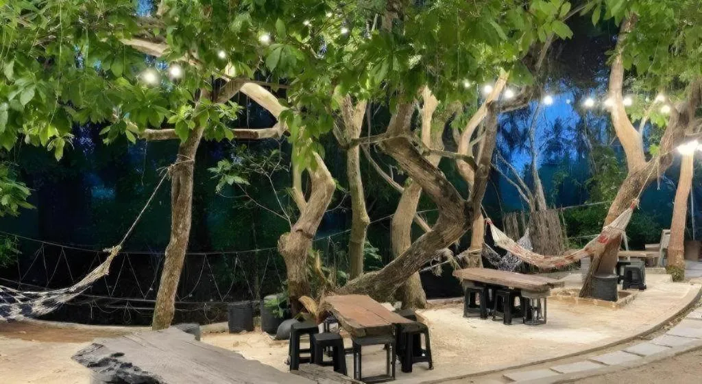 Warehouse18 Pool Cafe Resort