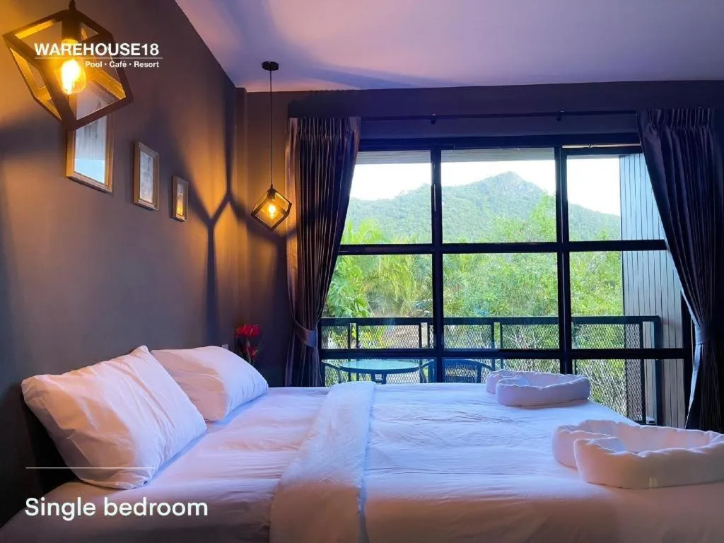 Bed in Warehouse18 Pool Cafe Resort