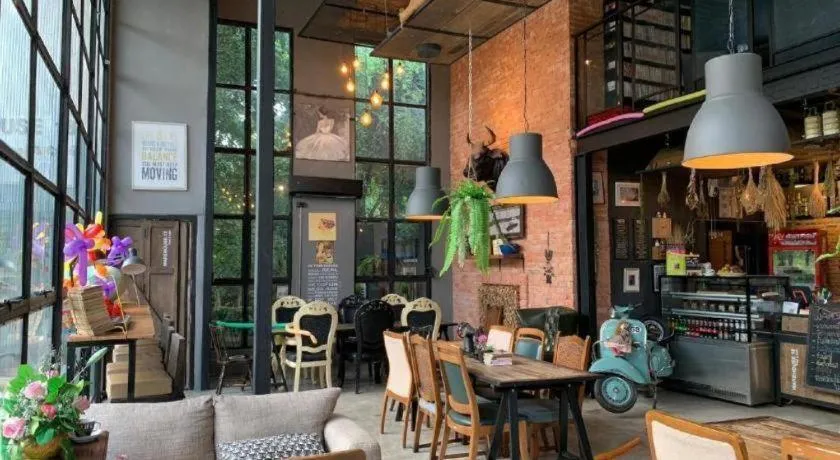 Warehouse18 Pool Cafe Resort