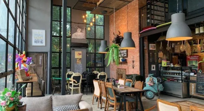 Warehouse18 Pool Cafe Resort