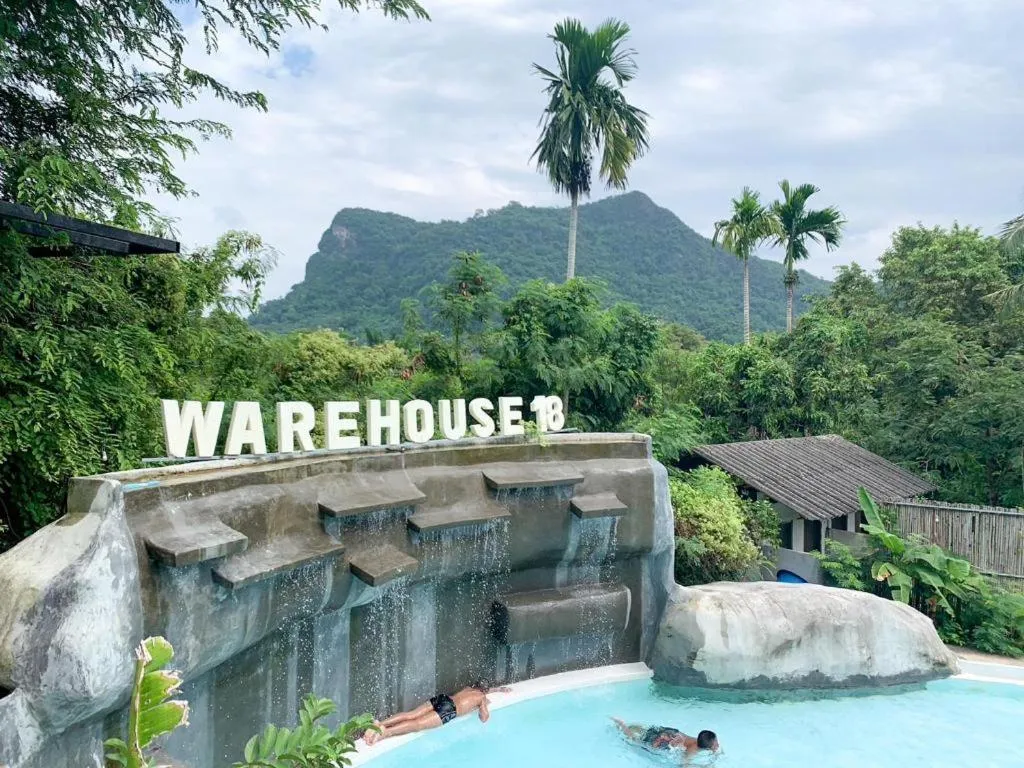 Warehouse18 Pool Cafe Resort