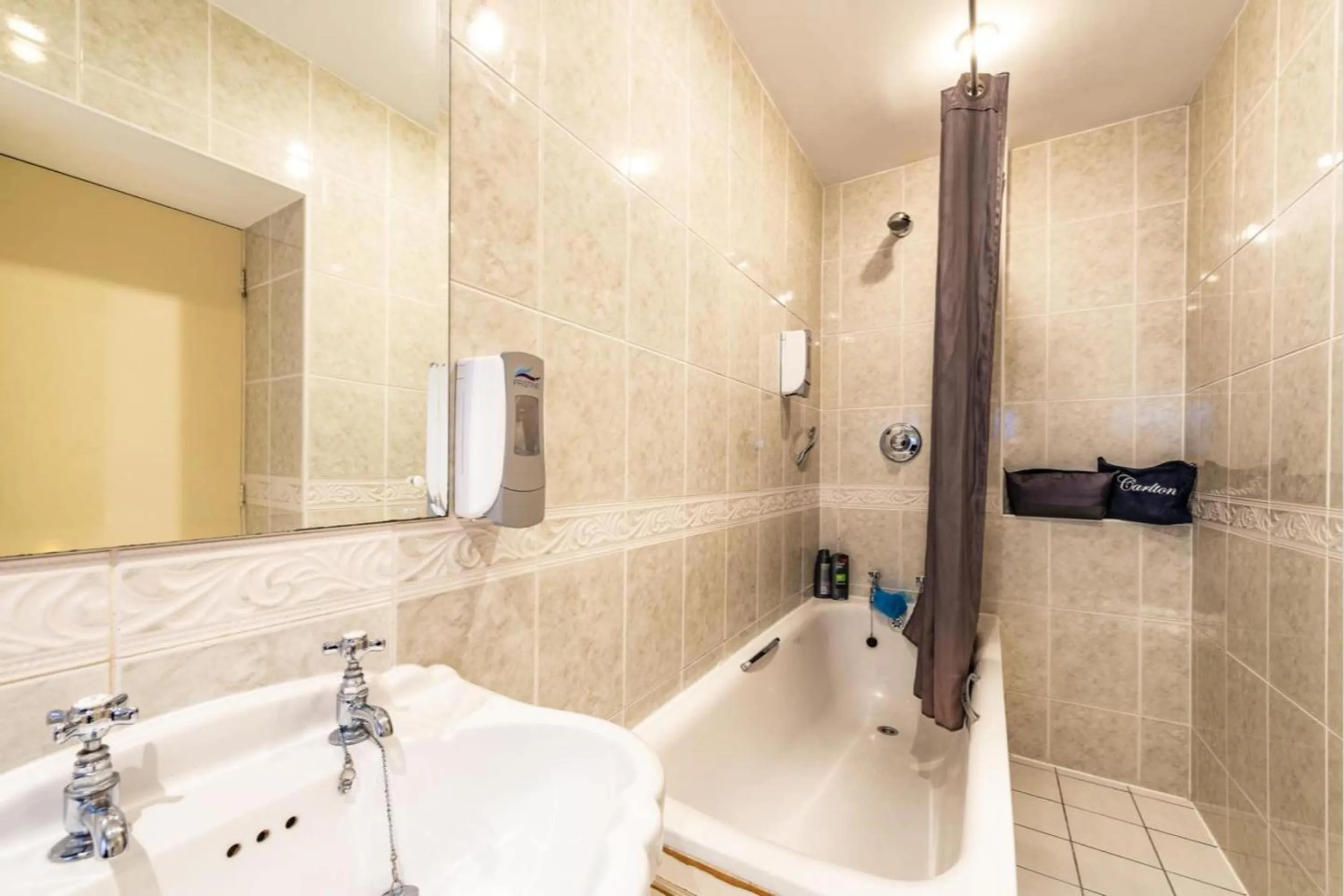 Bathroom in Paddington House Hotel