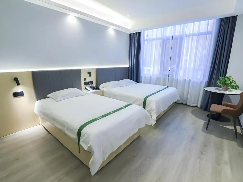 Bed in GreenTree Inn Express Fuyang University Town West High-Speed Railway Station
