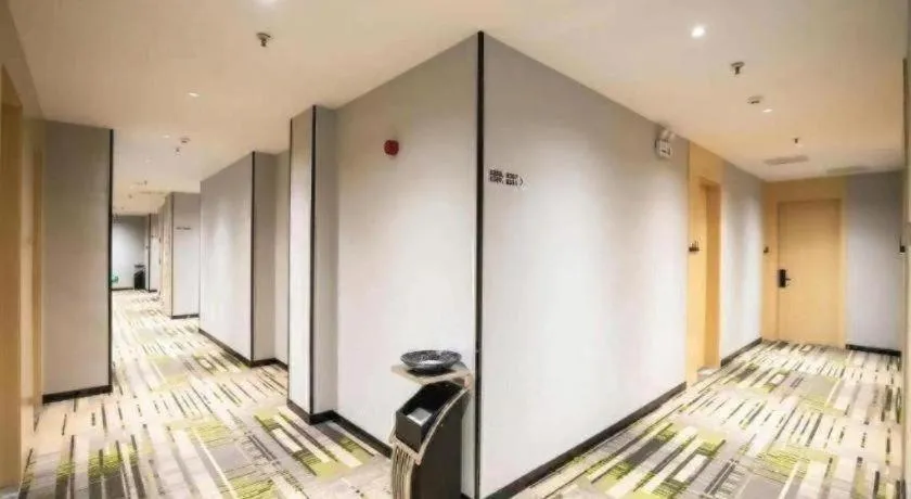 GreenTree Inn Express Fuyang University Town West High-Speed Railway Station