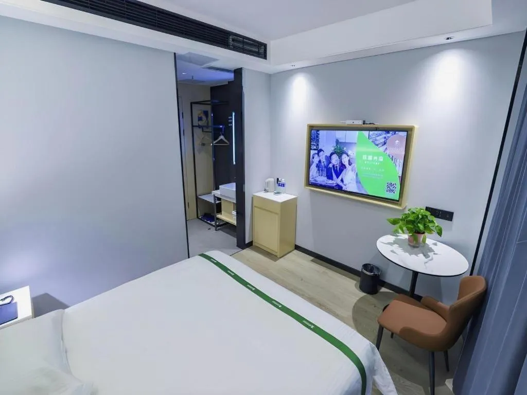 Bed in GreenTree Inn Express Fuyang University Town West High-Speed Railway Station