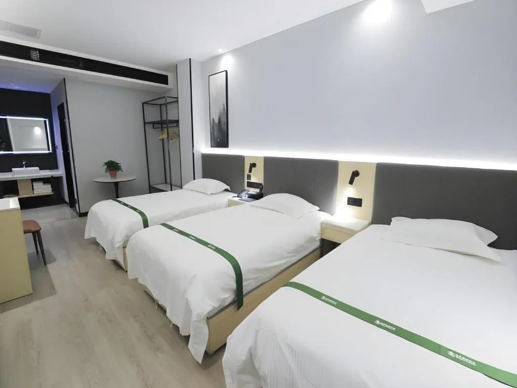 Bed in GreenTree Inn Express Fuyang University Town West High-Speed Railway Station