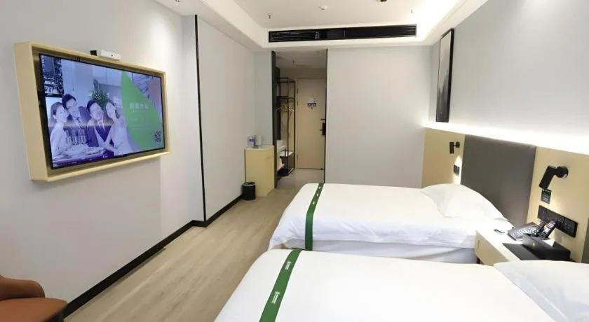 Bed in GreenTree Inn Express Fuyang University Town West High-Speed Railway Station