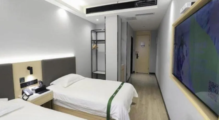 Bed in GreenTree Inn Express Fuyang University Town West High-Speed Railway Station