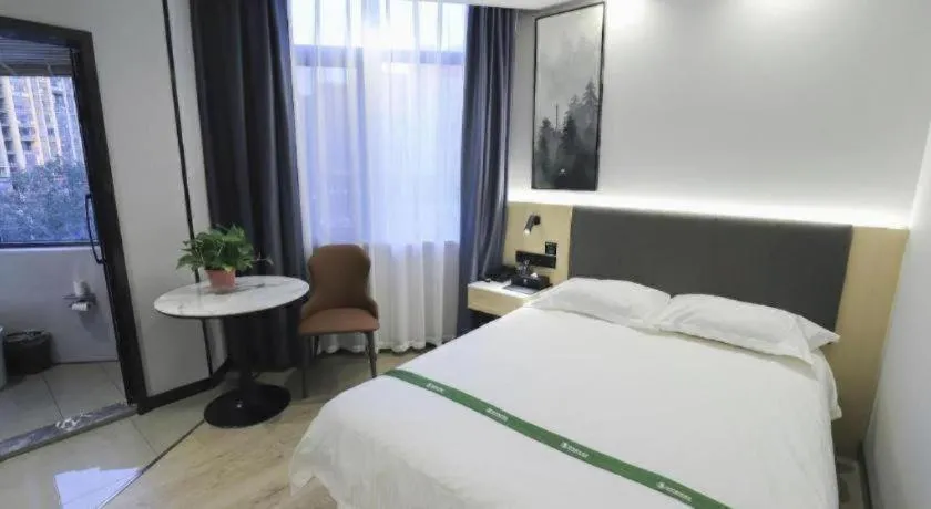 Bed in GreenTree Inn Express Fuyang University Town West High-Speed Railway Station