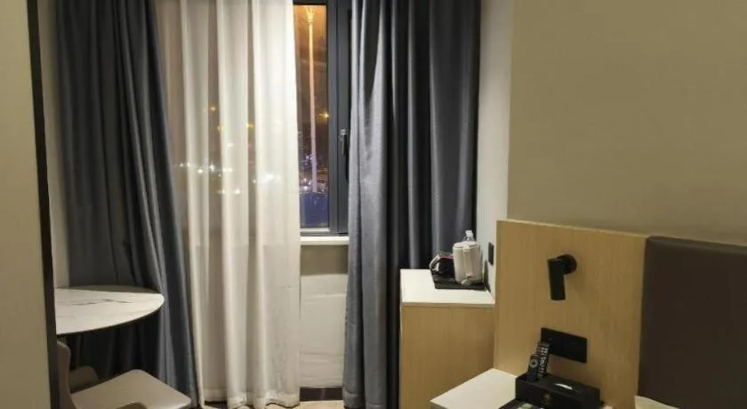 GreenTree Inn Express Fuyang University Town West High-Speed Railway Station