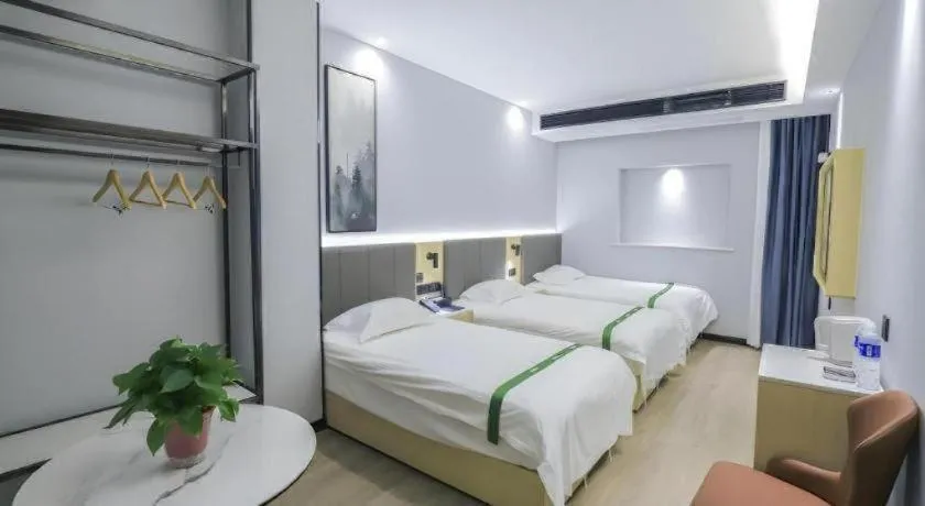 Bed in GreenTree Inn Express Fuyang University Town West High-Speed Railway Station