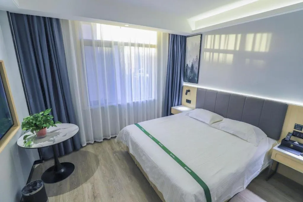 Bed in GreenTree Inn Express Fuyang University Town West High-Speed Railway Station