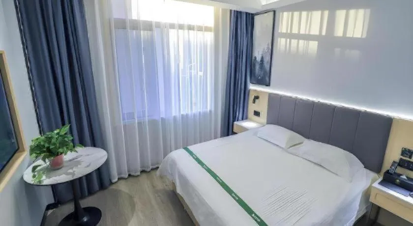 Bed in GreenTree Inn Express Fuyang University Town West High-Speed Railway Station