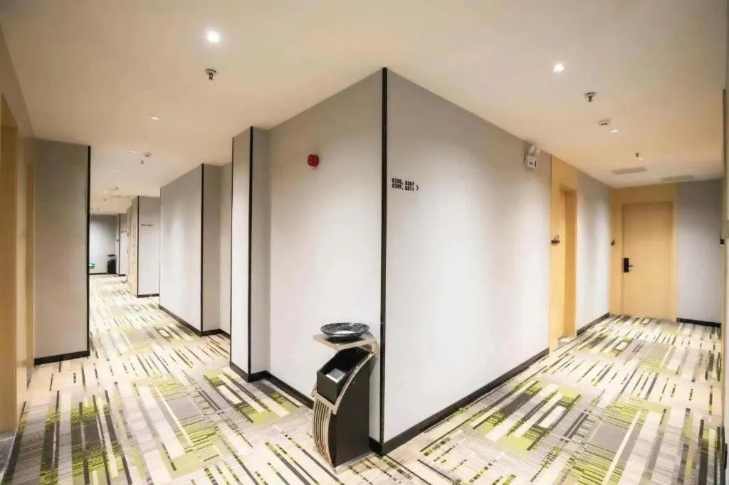 GreenTree Inn Express Fuyang University Town West High-Speed Railway Station