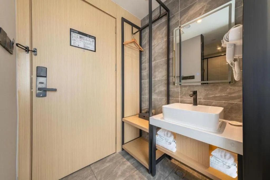 GreenTree Inn Express Qingdao Jiaodong International Airport