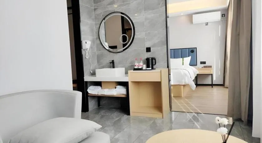 GreenTree Inn Express Qingdao Jiaodong International Airport