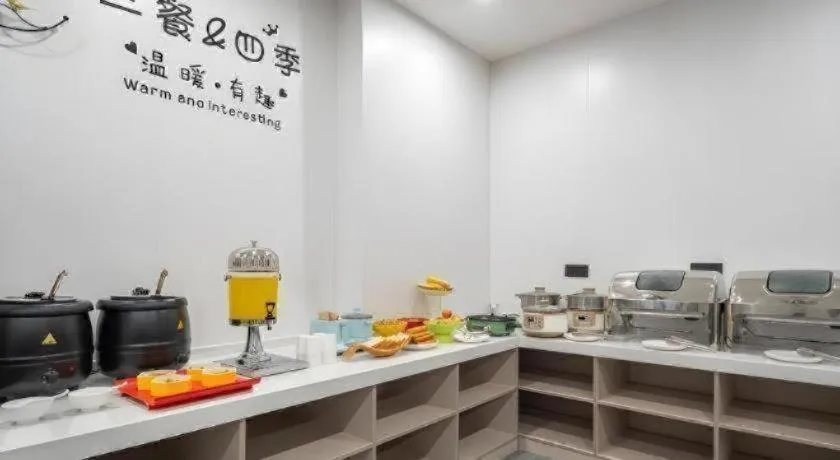 GreenTree Inn Express Qingdao Jiaodong International Airport