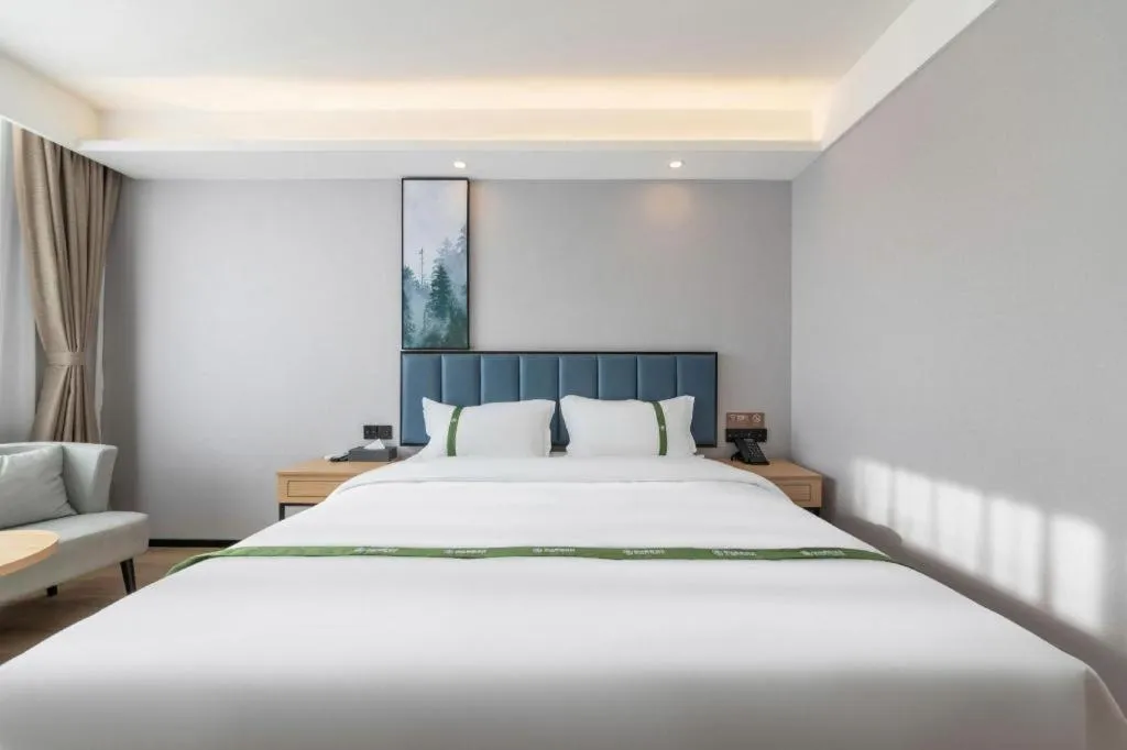 Bed in GreenTree Inn Express Qingdao Jiaodong International Airport