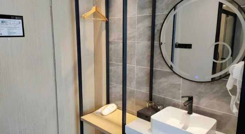 GreenTree Inn Express Qingdao Jiaodong International Airport