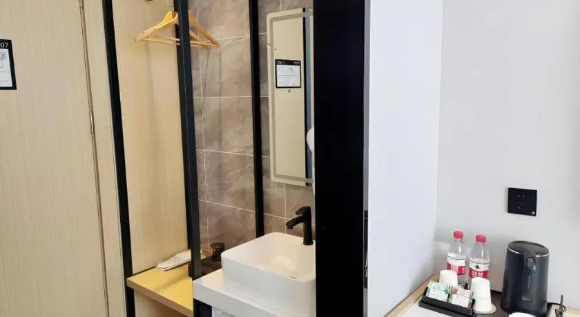 GreenTree Inn Express Qingdao Jiaodong International Airport