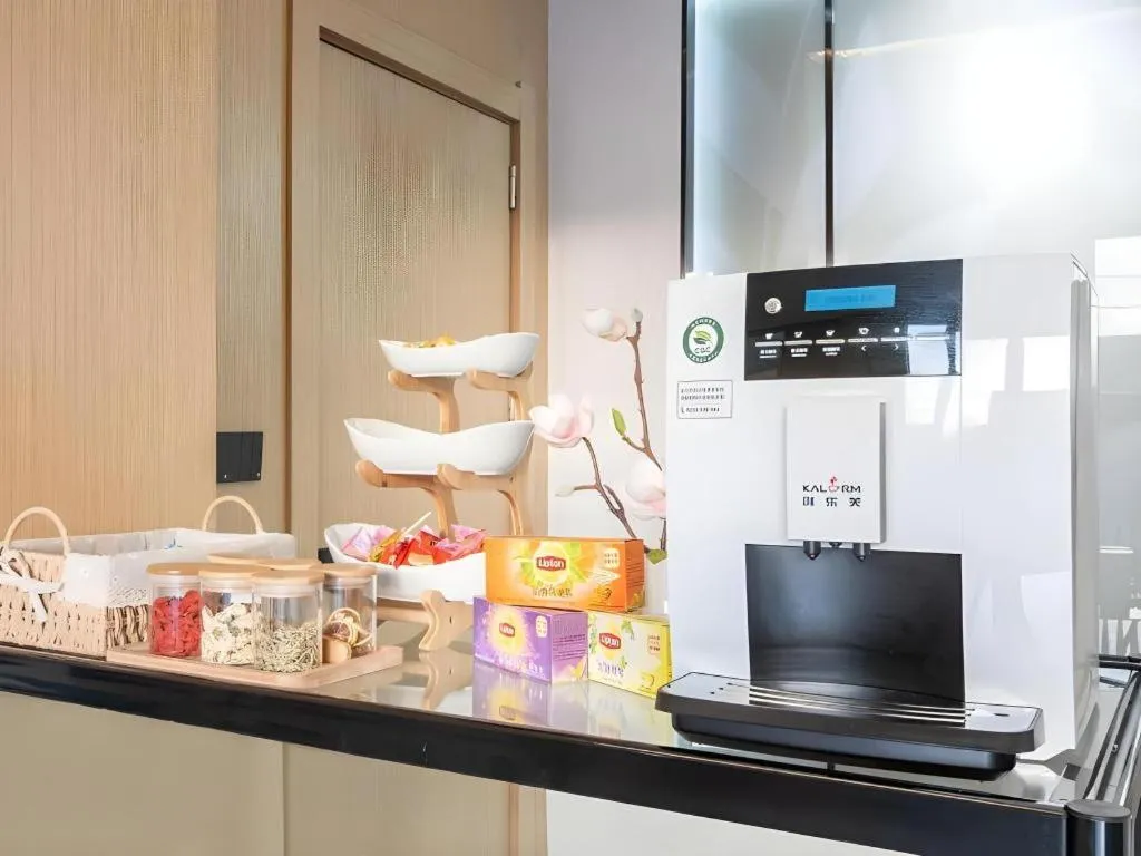 GreenTree Inn Express Qingdao Jiaodong International Airport