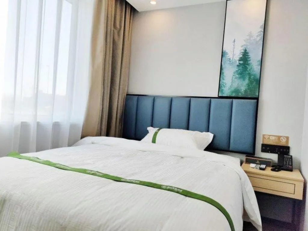 Bed in GreenTree Inn Express Qingdao Jiaodong International Airport