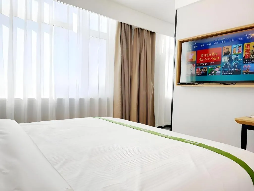 Bed in GreenTree Inn Express Qingdao Jiaodong International Airport