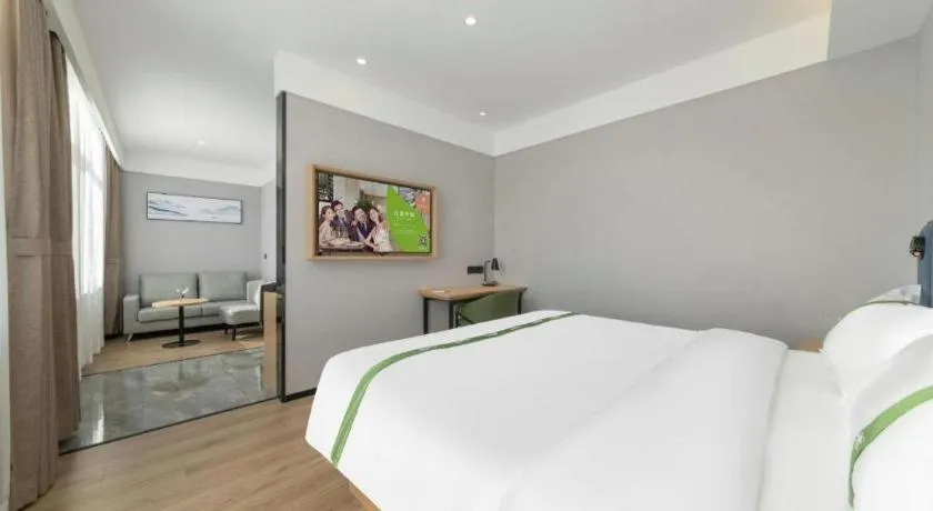 Bed in GreenTree Inn Express Qingdao Jiaodong International Airport