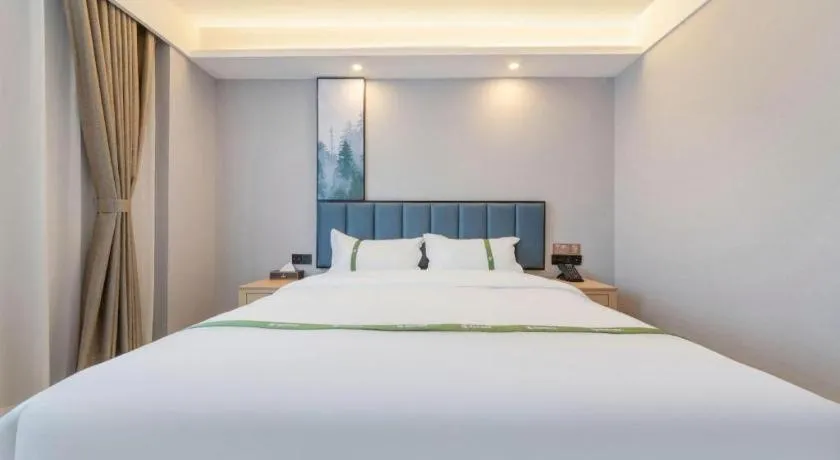Bed in GreenTree Inn Express Qingdao Jiaodong International Airport